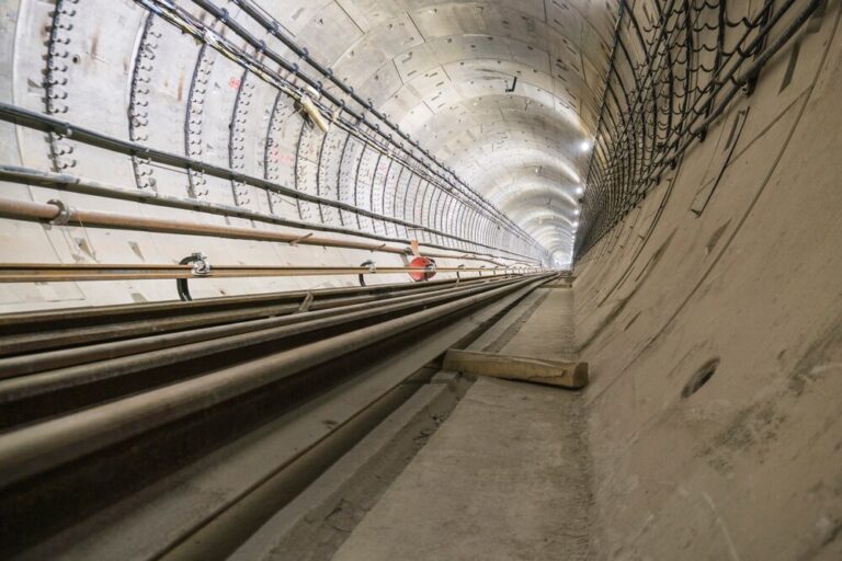 lodz-zyska-nowy-tunel-gigantyczna-maszyna-tbm-rozpoczyna-budowe-polaczenia-z-warszawa