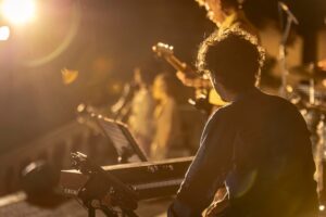 songwriter-music-festival-muzyczne-lato-w-lodzi-na-woonerfie-6-sierpnia