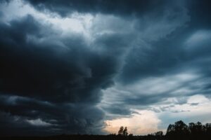 burze-i-intensywne-deszcze-w-lodzi-alert-dla-mieszkancow
