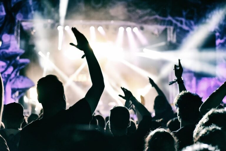 festiwal-labirynt-2023-odkryj-muzyczne-niespodzianki-w-opuszczonej-fabryce