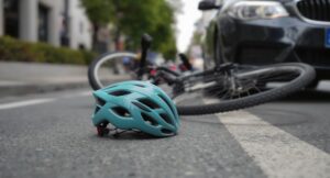 grozny-wypadek-rowerzysty-w-lodzi-ulica-warszawska-zablokowana-mpk-wprowadza-objazdy