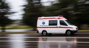 heroiczna-akcja-ratunkowa-w-lodzi-policjanci-ratuja-zycie-kierowcy-po-wypadku