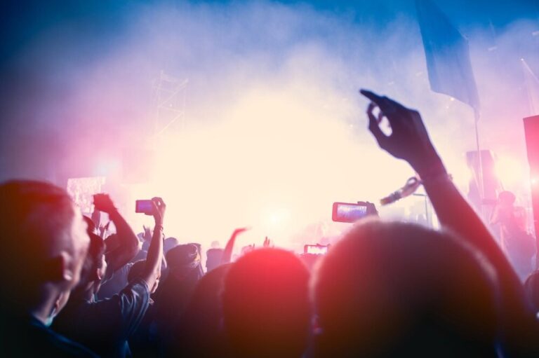 lodz-w-rytmie-swiatla-i-muzyki-light-move-festival-2025-z-gwiazdami-na-9-scenach