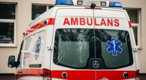 peugeot-w-stawie-niespodziewany-wypadek-w-lodzkiem-z-udzialem-sarny