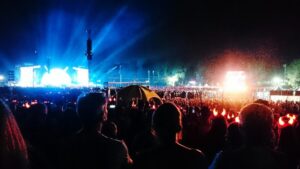 umrzec-z-tesknoty-muzyczna-podroz-przez-piekno-kultury-zydowskiej-w-teatrze-jaracza
