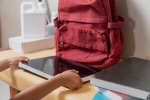 wiceburmistrz-rzgowa-z-wizyta-w-szkolach-uhonorowanie-nauczycieli-i-przedszkolakow-z-okazji-dnia-edukacji-narodowej