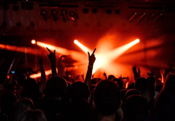 kings-of-leon-w-atlas-arenie--zesp-----zagra-po-ra-auto-1836