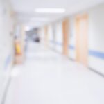 lekarz-rodzinny-z---odzi--kt--ry-leczy-i-pisze-ksi-auto-3799