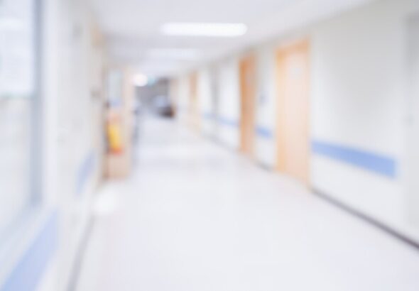 lekarz-rodzinny-z---odzi--kt--ry-leczy-i-pisze-ksi-auto-3799