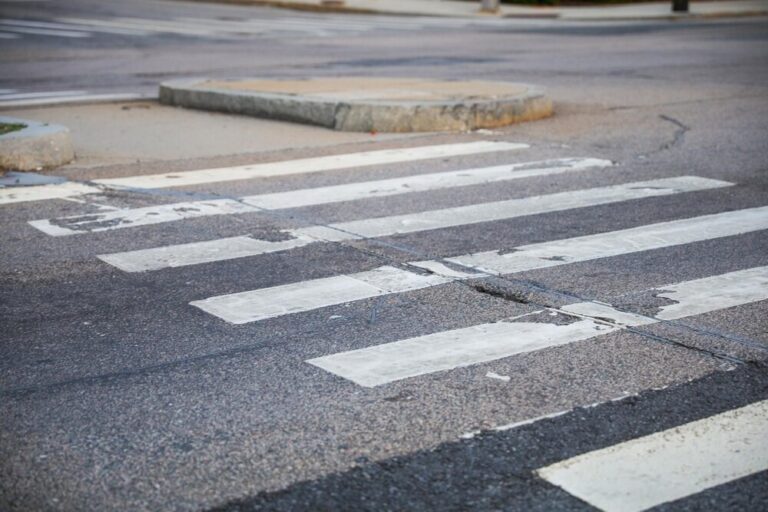 nowy-chodnik-na-lodowej-w---odzi--u--atwi-doj--cie-auto-5978