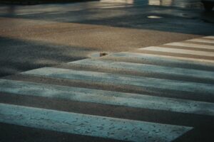 potr--ci---dwie-piesze-i-odjecha----szybko-zosta---auto-5964