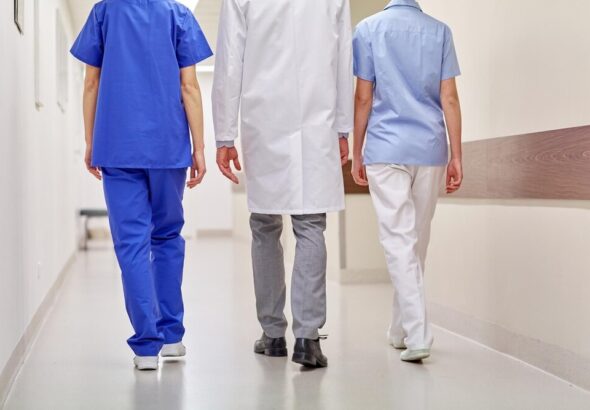 szczepienia-w---odzi-przeciwko-covid-19-trwaj----g-auto-3826