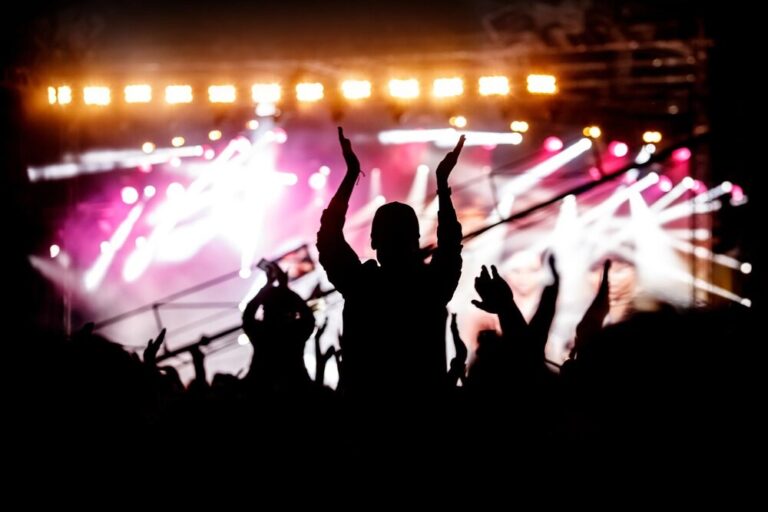 wiecz--r-poezji---piewanej-z-micha--em---angowskim-auto-1834