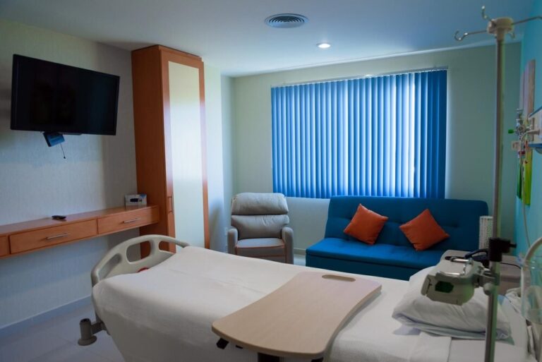 ka--dy-powinien-umie---udziela---pierwszej-pomocy--auto-3824