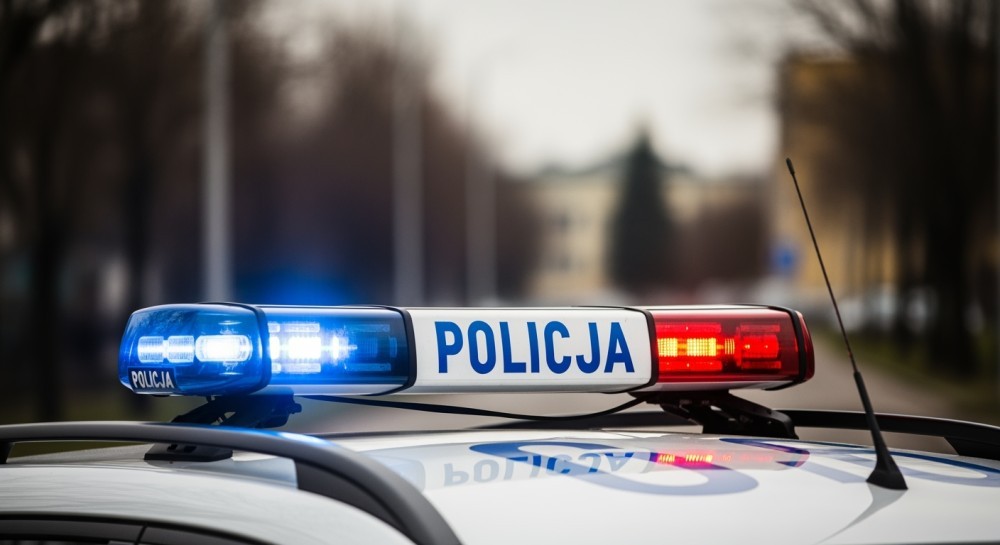 policjant-po-s--u--bie-ratuje---ycie-kierowcy-w-ro-auto-6607