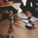 policjantka-rozmawia--a-o-konsekwencjach-zachowa---auto-3975