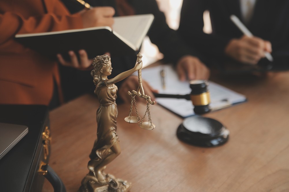 policjantka-rozmawia--a-o-konsekwencjach-zachowa---auto-3975