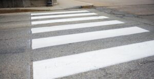 potr--cenie-seniorki-na-przej--ciu-dla-pieszych-w--auto-5979