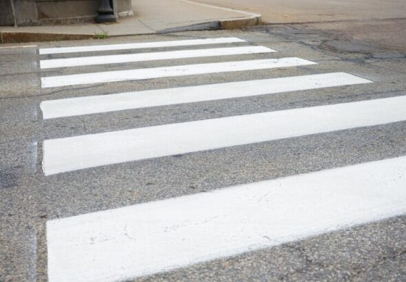 potr--cenie-seniorki-na-przej--ciu-dla-pieszych-w--auto-5979