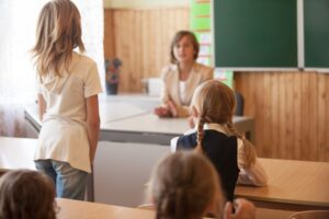 przedszkolaki-z-miko--ajkow---wizyt---w-retki--ski-auto-3525