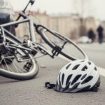 policjantka-pomog--a-rowerzy--cie--kt--ry-okaza----auto-5933