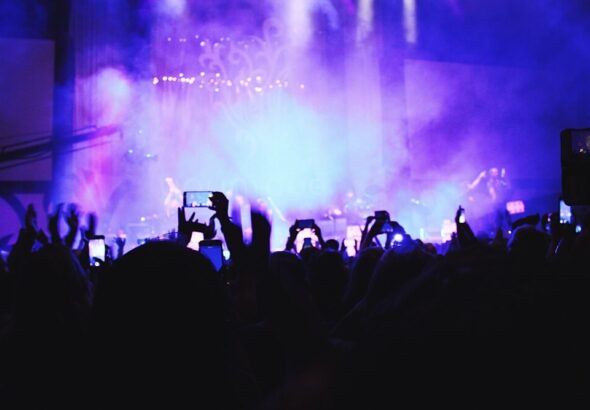 w-bia--ej-ciszy-powiek----rocznica-urodzin-bogus---auto-1813