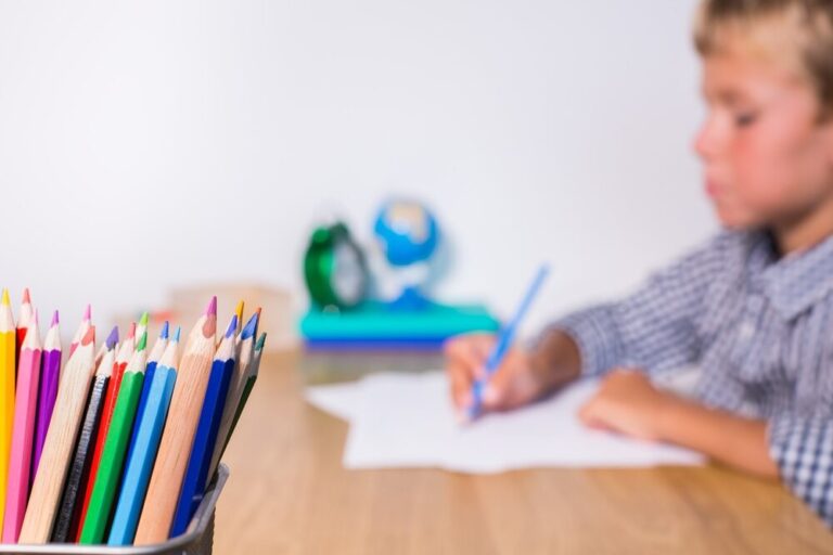 7-tys--z---czeka-na----m--odych-zawodowc--w-----os-auto-3499