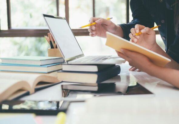 edukacja-m--odzie--y-o-uzale--nieniach-auto-3602