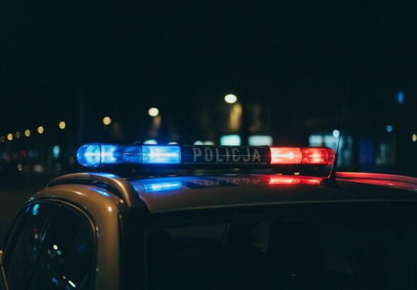 policjant-w-cywilu-zatrzyma---z--odzieja-w-skierni-auto-6944