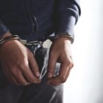 czujni-dzielnicowi-z--apali-poszukiwanego-40-latka-auto-3350