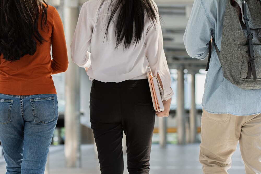 jak-przetrwa---kryzys-psychiczny-w-szkole--inicjat-auto-3521