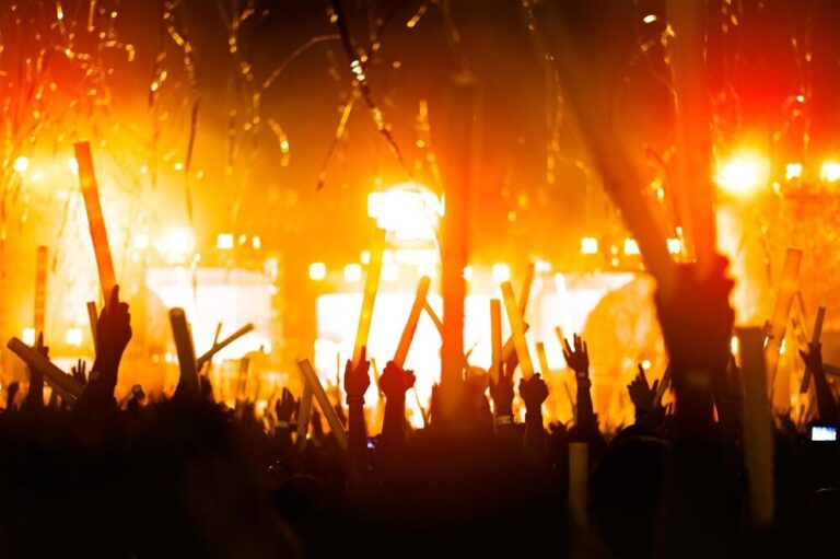 najs--ynniejsze-zespo--y-muzyczne-z---odzi--w--r---auto-1854