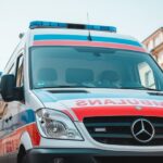 policjanci-ruszyli-z-pomoc---w-pustostanie-auto-6142