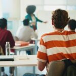 policjantka-odwiedzi--a-dzieci-w-publicznym-przeds-auto-3549