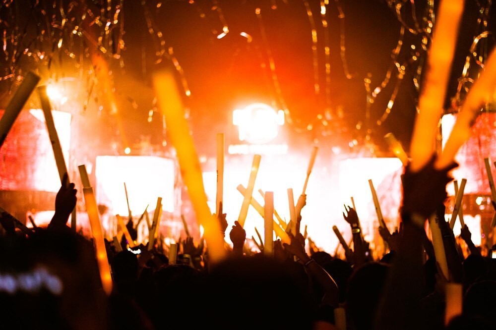 policyjna-orkiestra-zagra--a-dla-kobiet-auto-1808