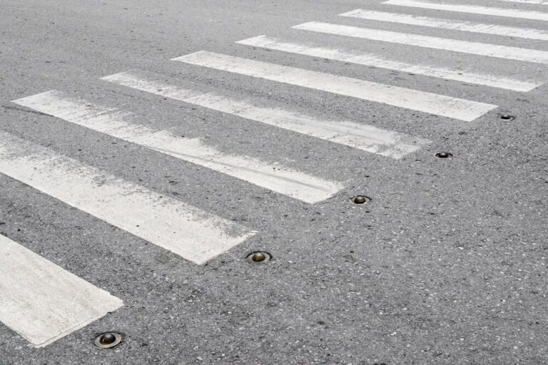 ----d---apeluje--nie-b--d---oboj--tny-na-zagro--en-auto-6023