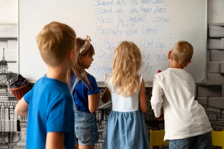 nowe-szanse-dla-uczni--w-i-doros--ych-z-----dzkieg-auto-3545