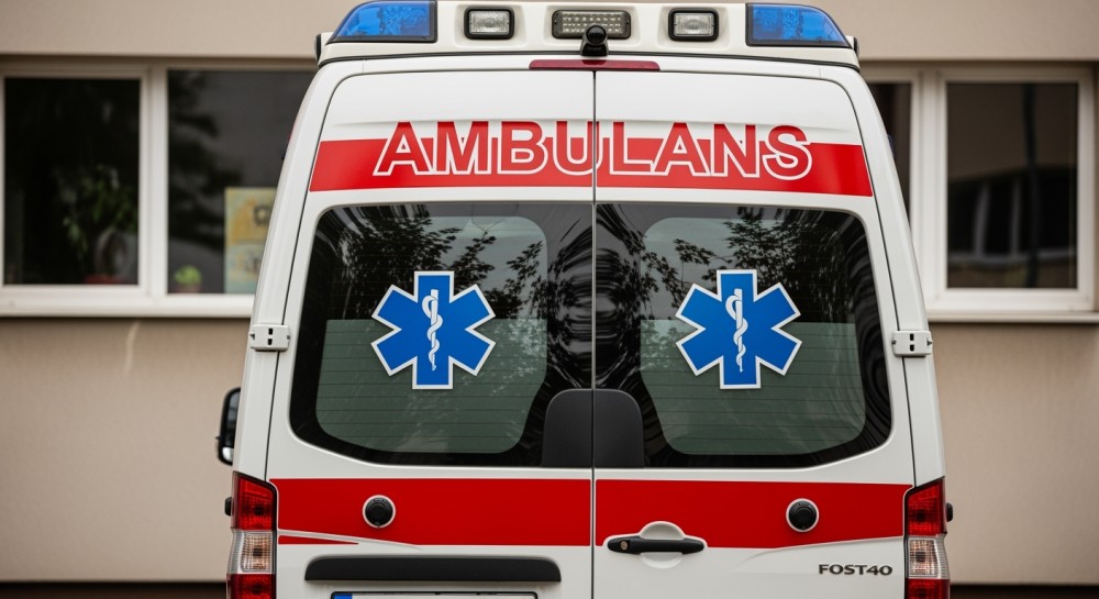 stra--niczka-w-akcji--pomog--a-m----czy--nie-le----auto-968