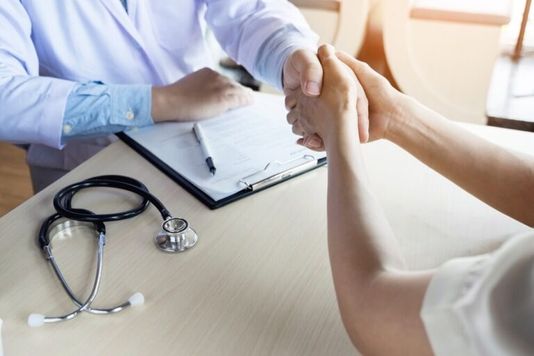 wakacyjna-profilaktyka--policjanci-dbaj---o-bezpie-auto-3860