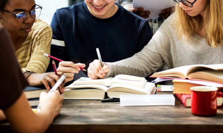 brak-op--at-za-rekrutacj---na-studia-na-uniwersyte-auto-3523