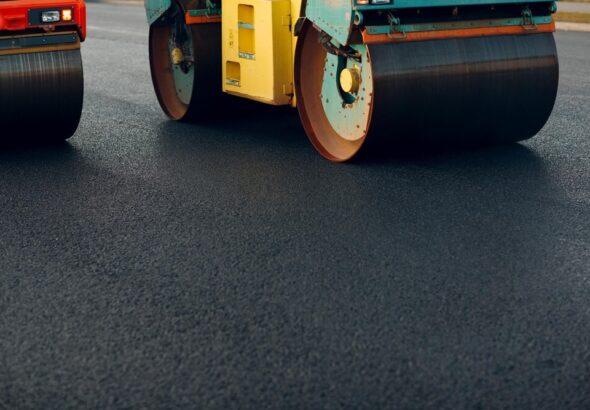 nowa-droga-pieszo-rowerowa-na-dw-704-na-finiszu--b-auto-3707