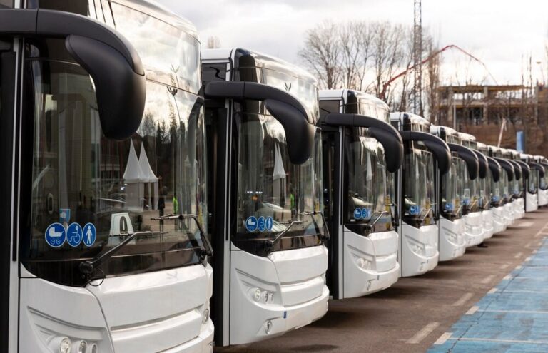 zmiany-w-kursach-autobus--w-na-ul--zawiszy-czarneg-auto-2018