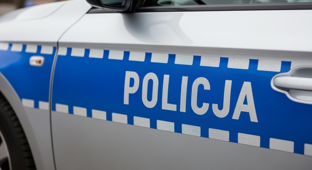 cyberbezpiecze--stwo-----policjantki-przestrzega---auto-6643
