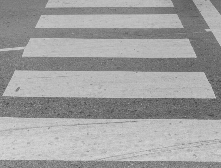 potr--cenie-pieszej-na-przej--ciu-dla-pieszych-w---auto-5982
