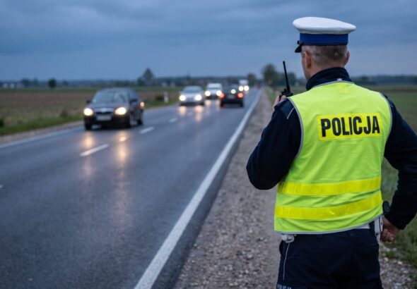 ---a1-----bezpiecznie-przez-jesie-------policjanci-auto-11914